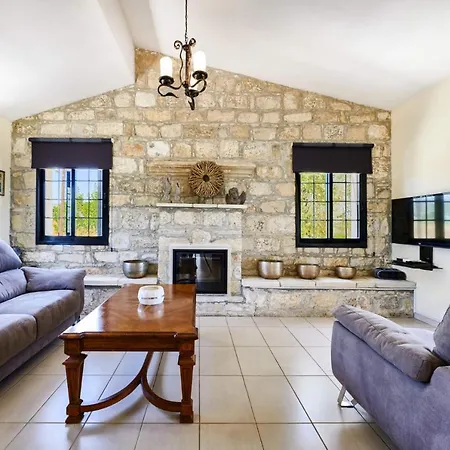 Villa Theo Sapphire By *