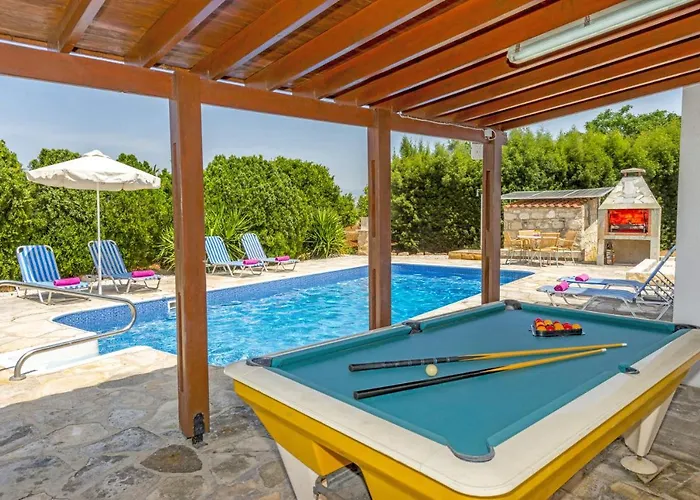 Villa Theo Sapphire By Lachi