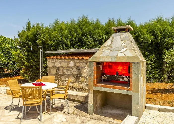 Theo Sapphire By Villa Lachi