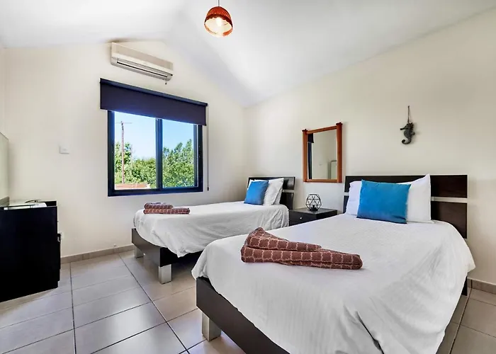 Theo Sapphire By Villa *