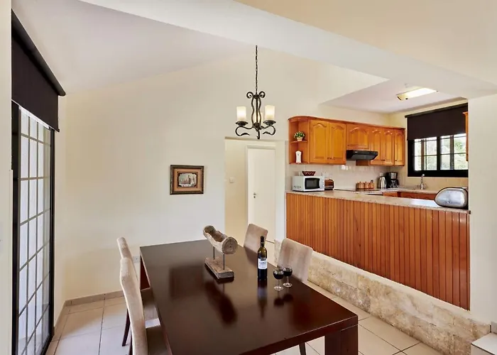 Theo Sapphire By Villa Lachi