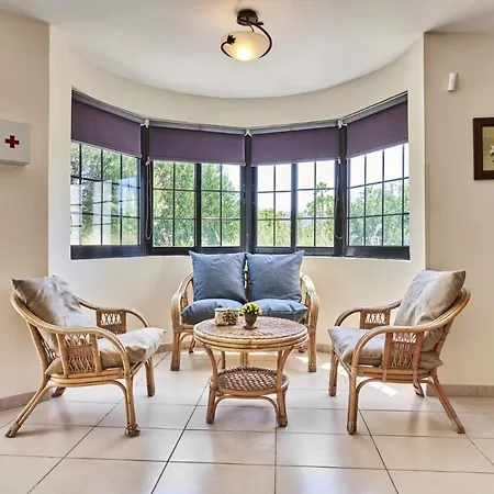 Theo Sapphire By * לאצ'י